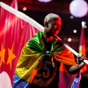 galatasarayli yildiz ayrilacak iddialarinin ardindan konu kapandi diyerek paylasti DJylf39x