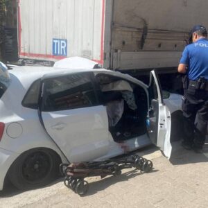 park halindeki tira carpti antalyadaki kazada dort yarali lCpSgUmV