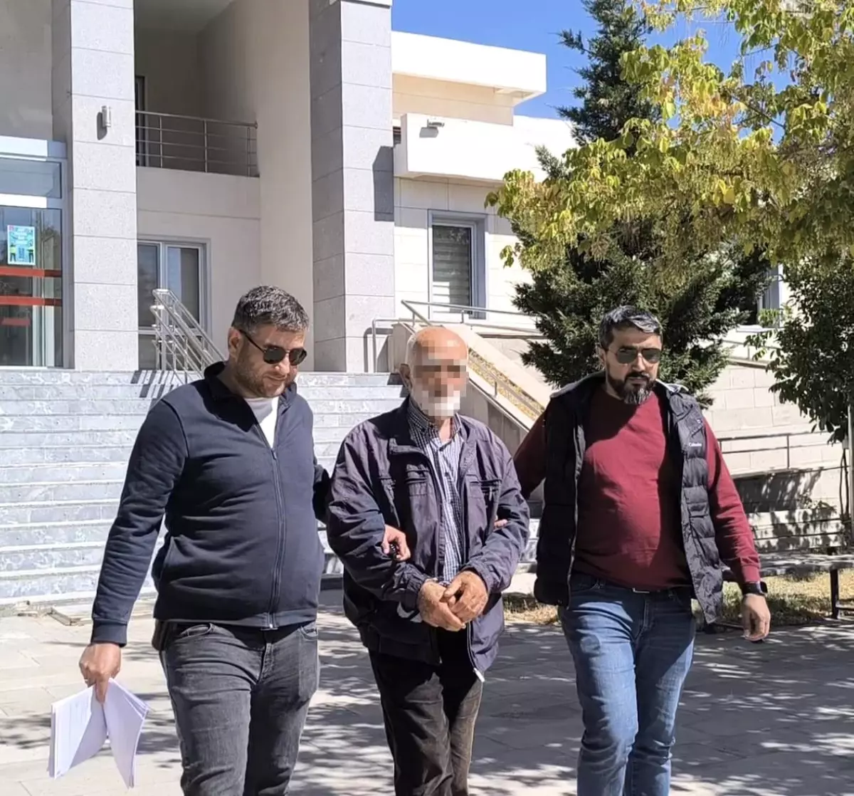 71 yasindaki firari kardes kimligi ile yakalandi QBhtLvL4