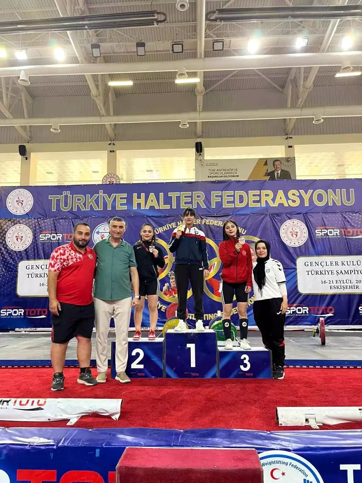 duzce halterde basariya doymuyor NK7iuedc