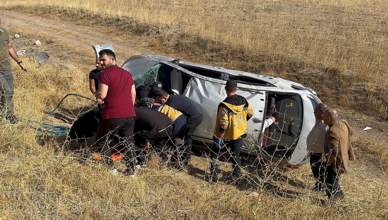 sivasta otomobil sarampoleuctu 4 yarali tdZyT8Lf