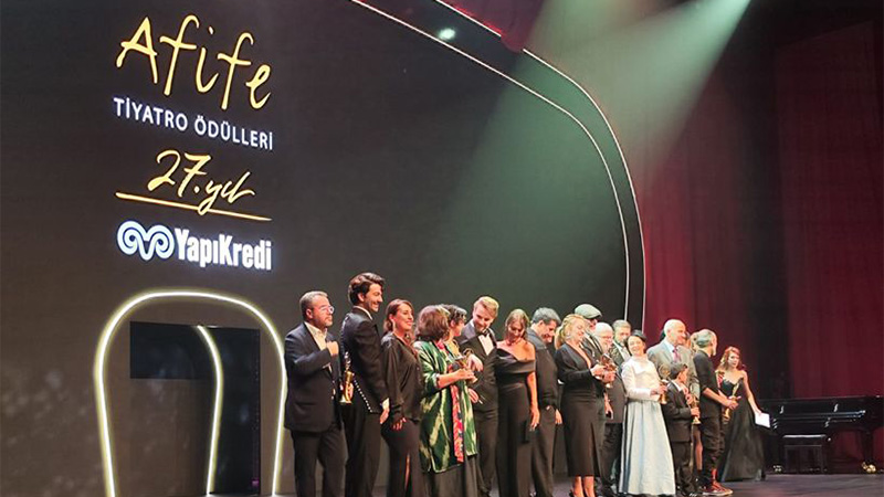 27 afife tiyatro odulleri sahiplerini buldu 5 dalda odul alan medea material oyunu torene damga vurdu AAi5kB73