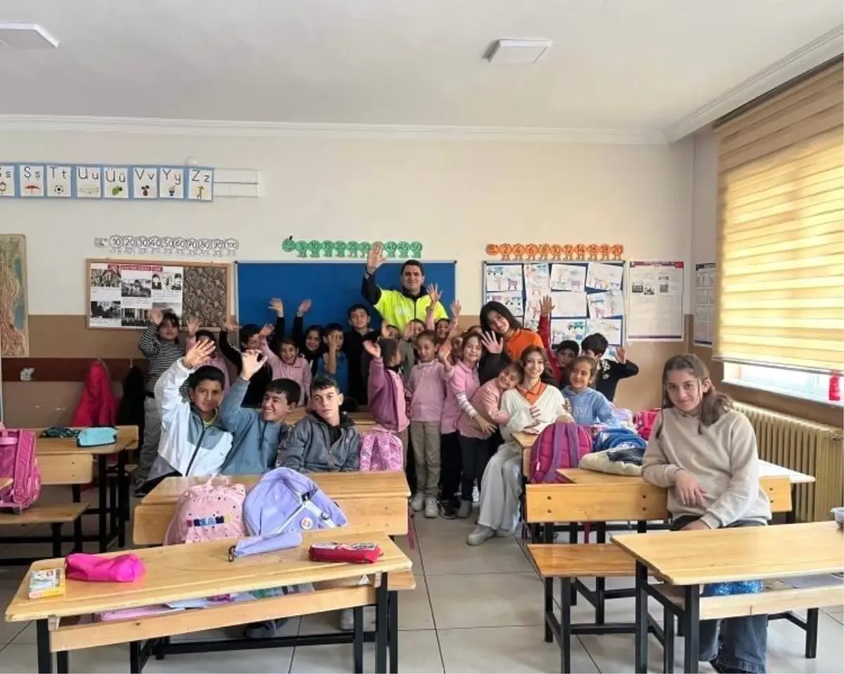 bozuyukte ogrencilere trafik guvenligi semineri duzenlendi xmZ5I7rE.jpg