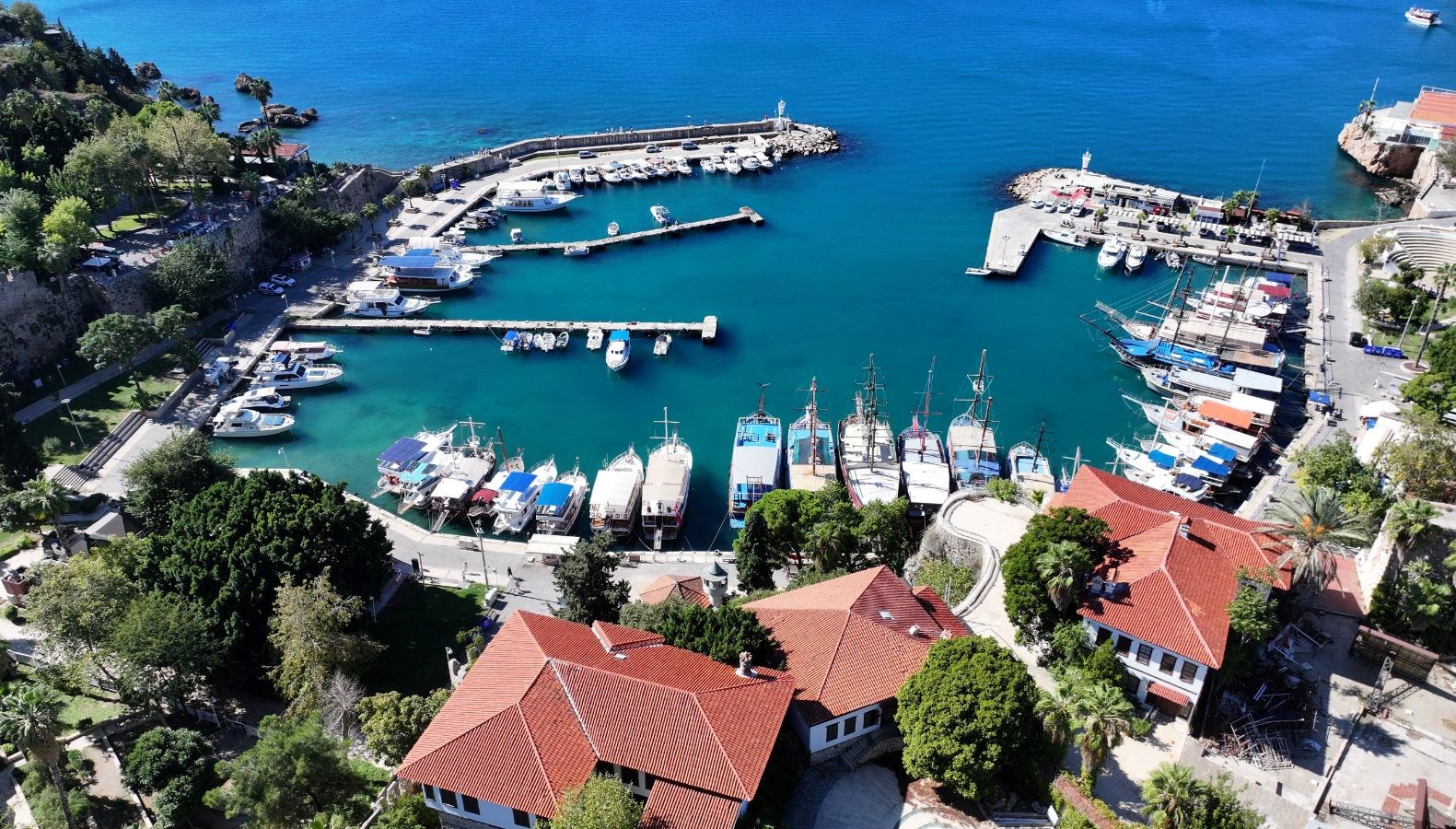 hava sicakligi 28 derece olculen antalyada sahillerde hareketlilik yasandi U5OYkV5y