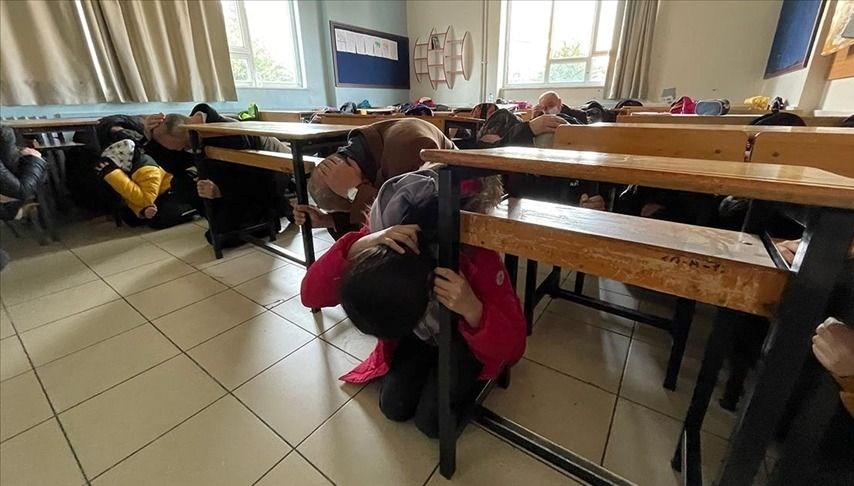 meb uyurdu yarin butun okullarda es zamanli yapilacak ej7jXKWX.jpg