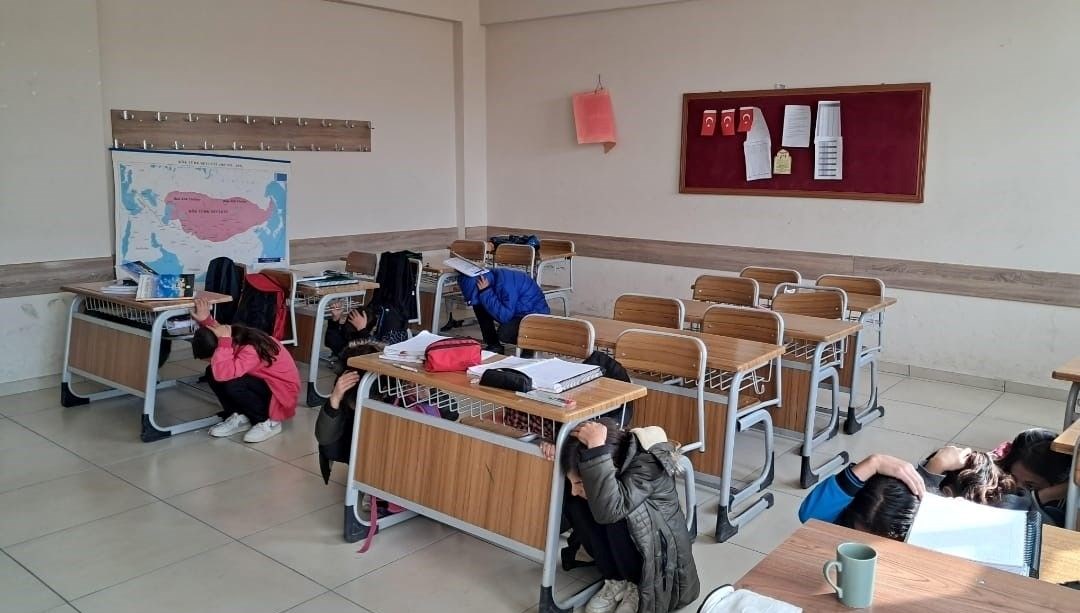 vanda tum okullarda es zamanli tatbikat l4mTj4fe.jpg