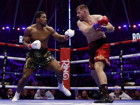 Anthony joshuadan ringlere efsane geri donus 3DSwJROu